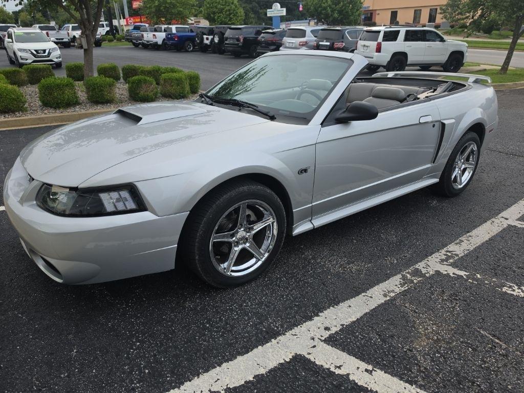 Ford Mustang  2001