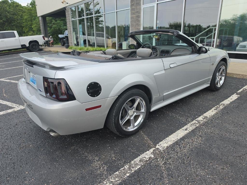 Ford Mustang  2001