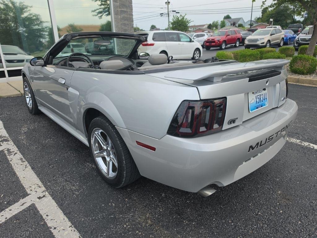 Ford Mustang  2001