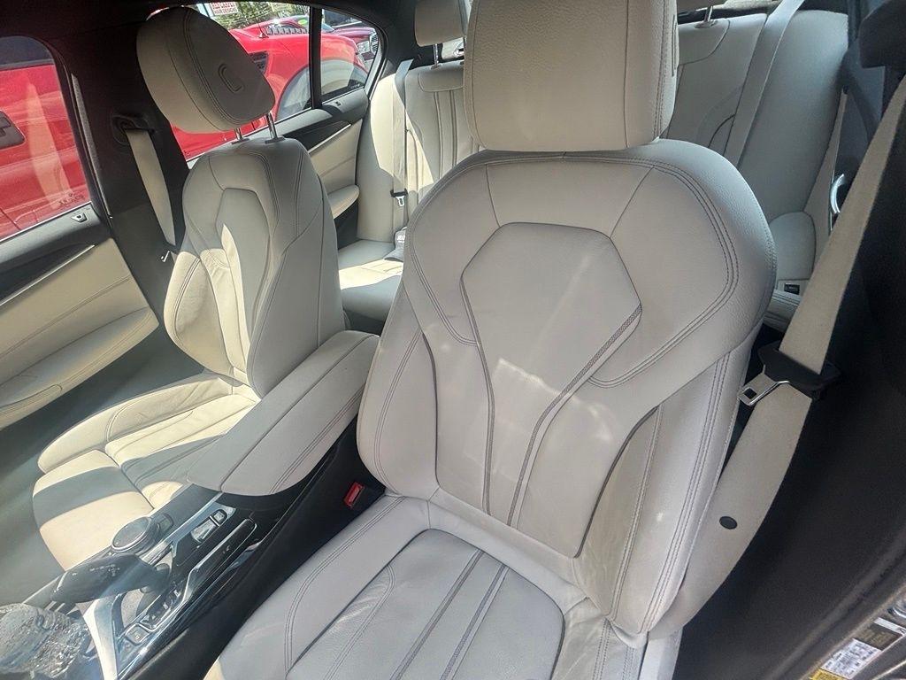 BMW 5-Series  2022