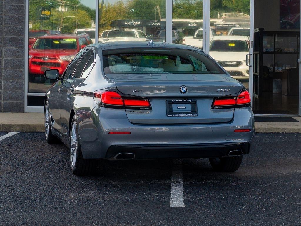 BMW 5-Series  2022