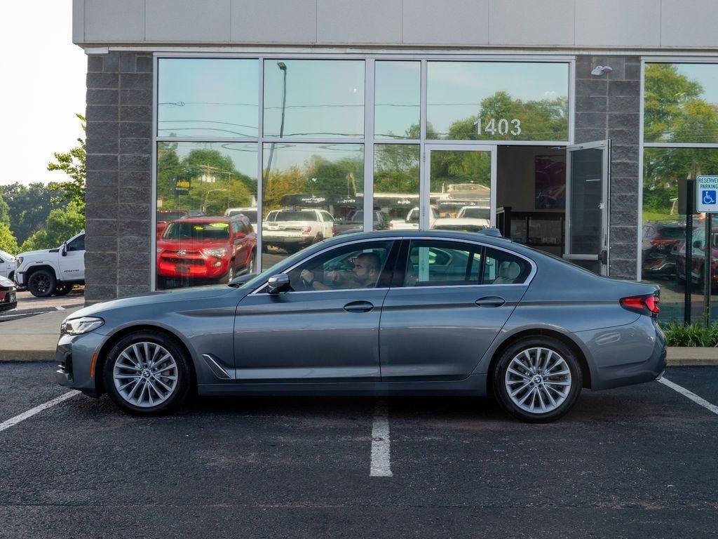 BMW 5-Series  2022