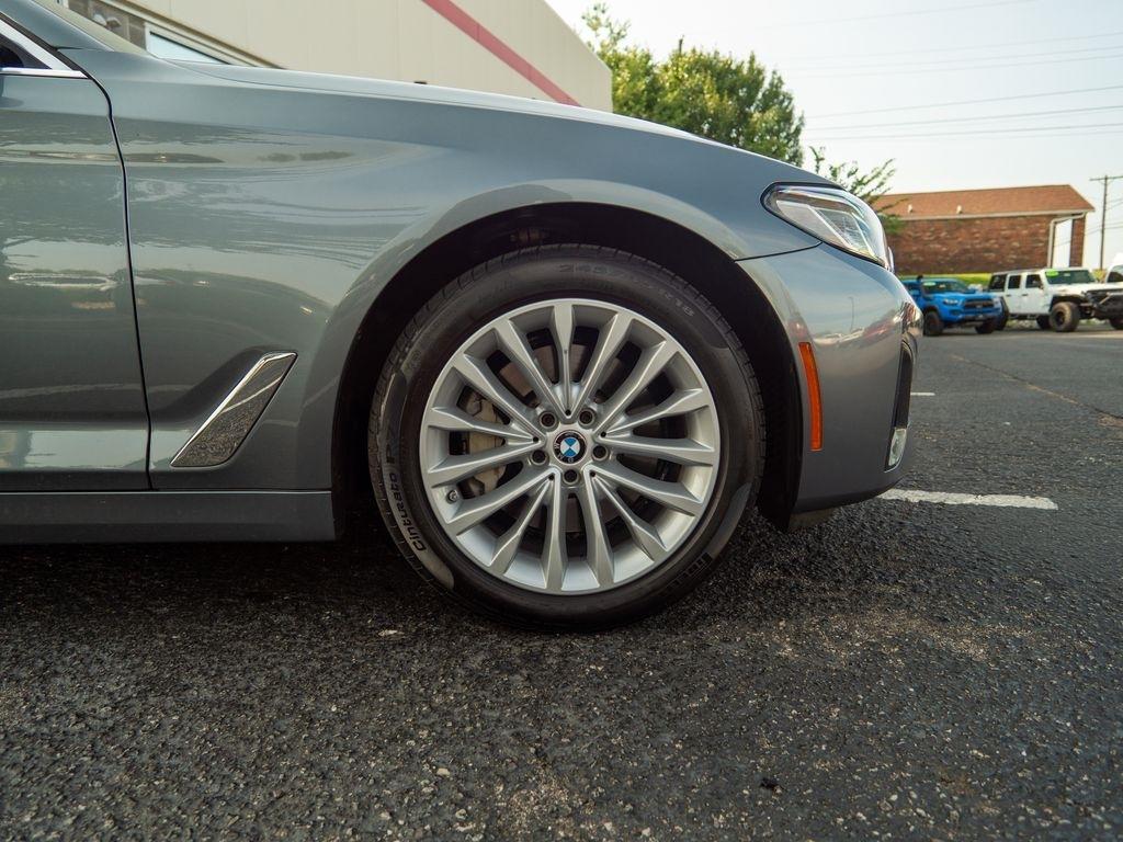 BMW 5-Series  2022