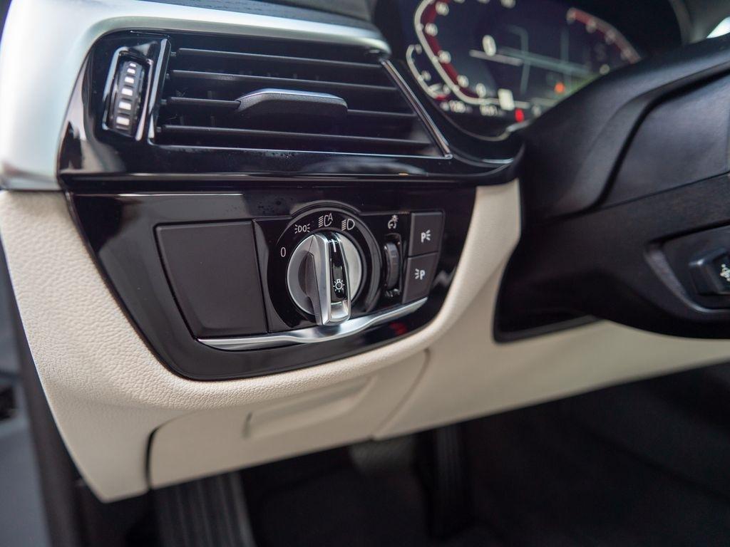 BMW 5-Series  2022