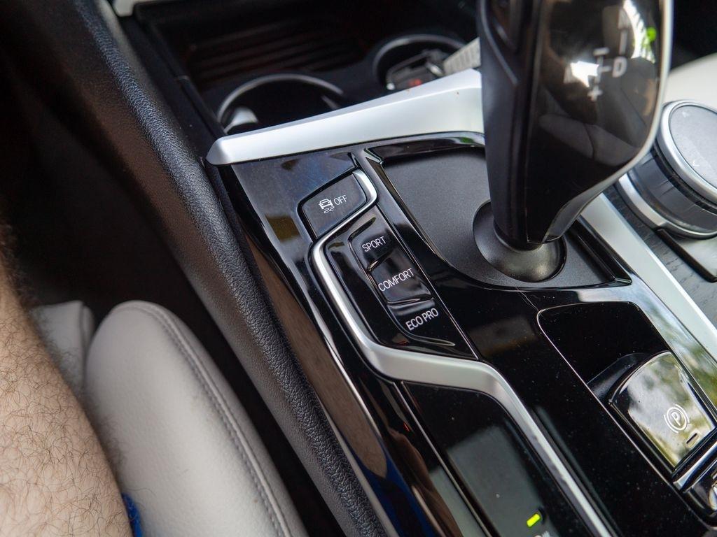 BMW 5-Series  2022