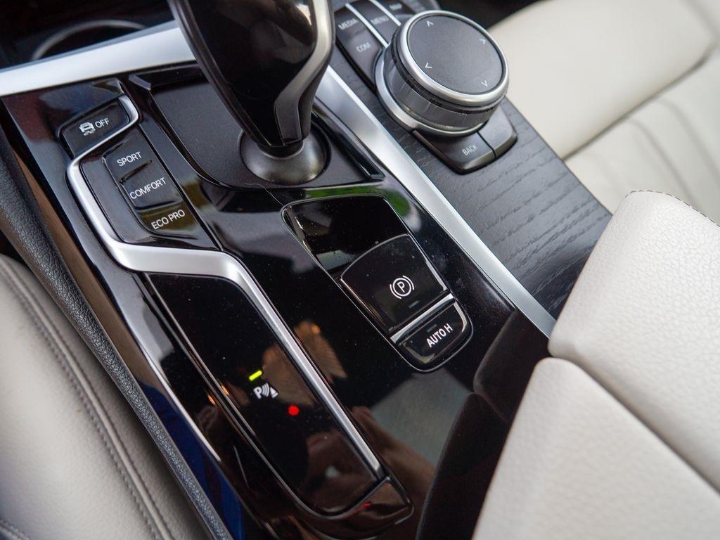 BMW 5-Series  2022