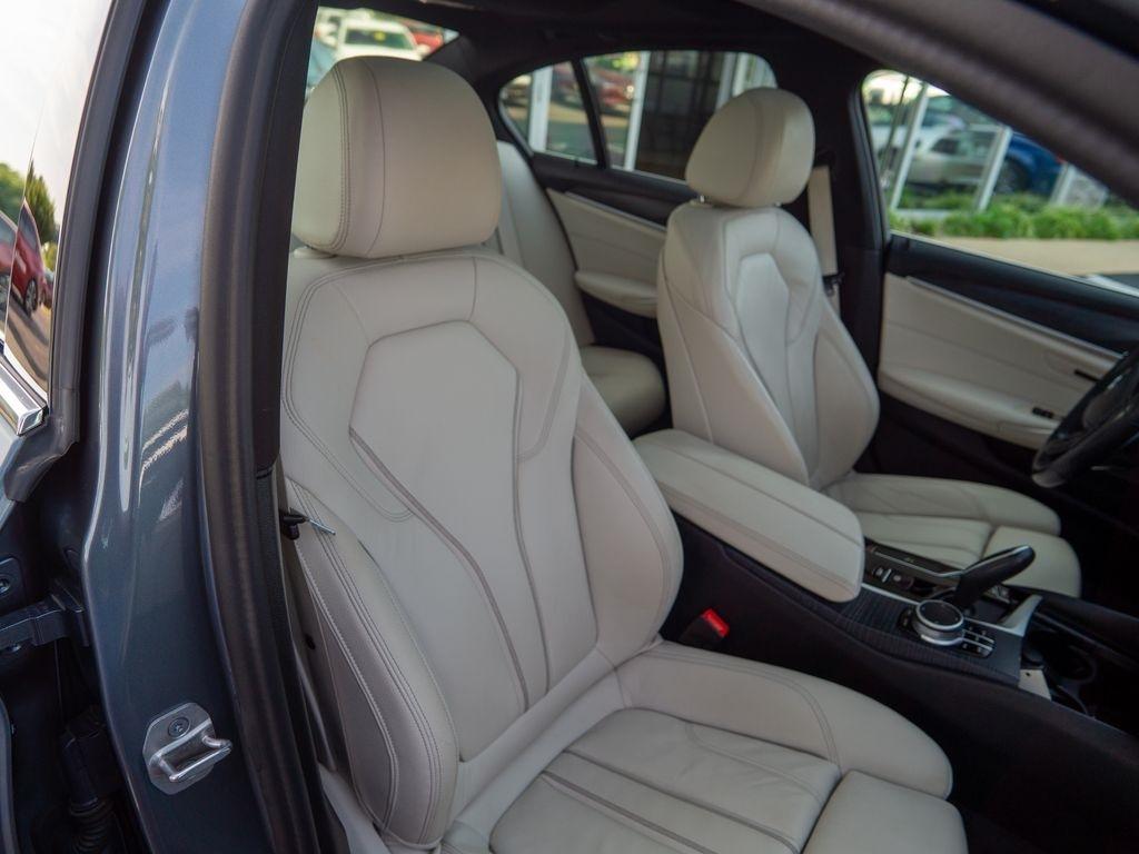 BMW 5-Series  2022