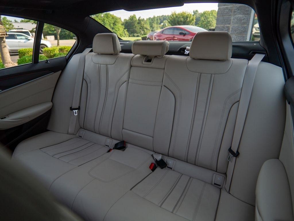 BMW 5-Series  2022