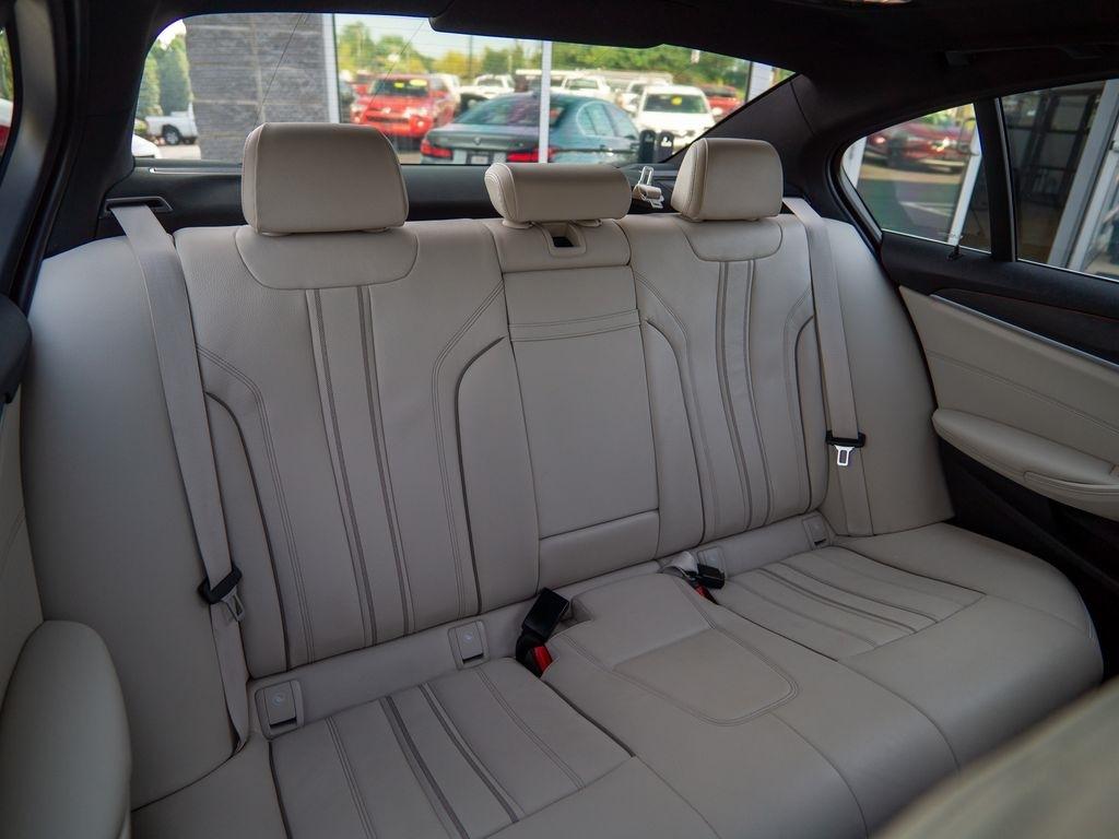 BMW 5-Series  2022