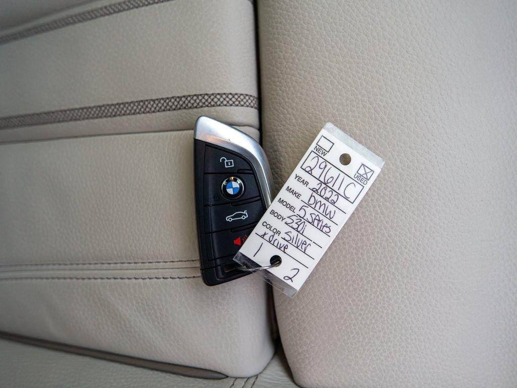 BMW 5-Series  2022