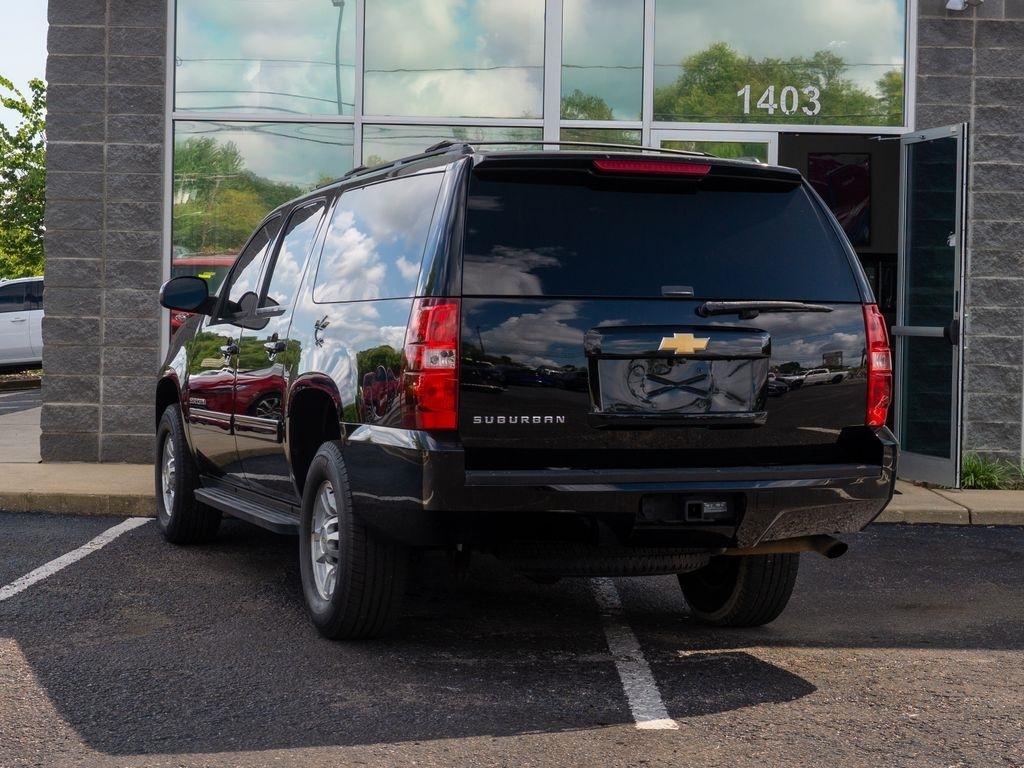Chevrolet Suburban  2013