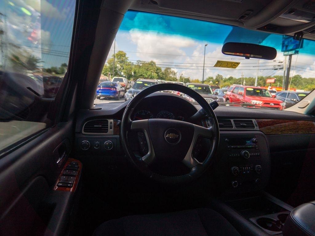 Chevrolet Suburban  2013