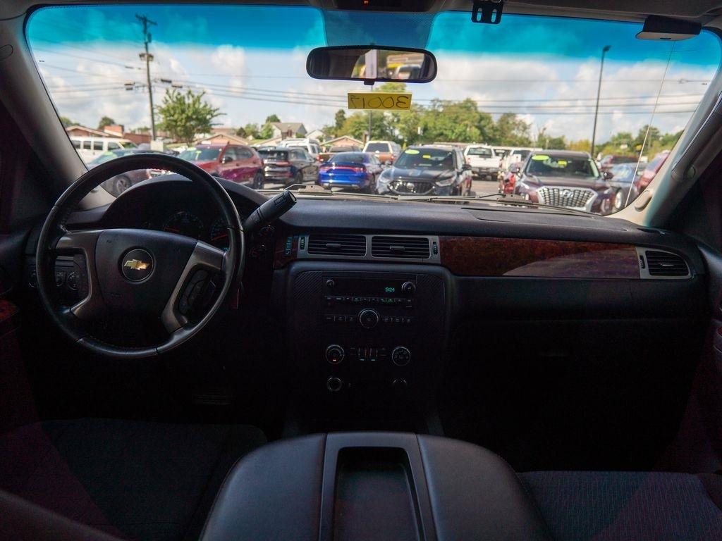 Chevrolet Suburban  2013