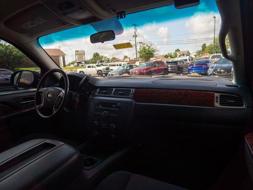 Chevrolet Suburban  2013