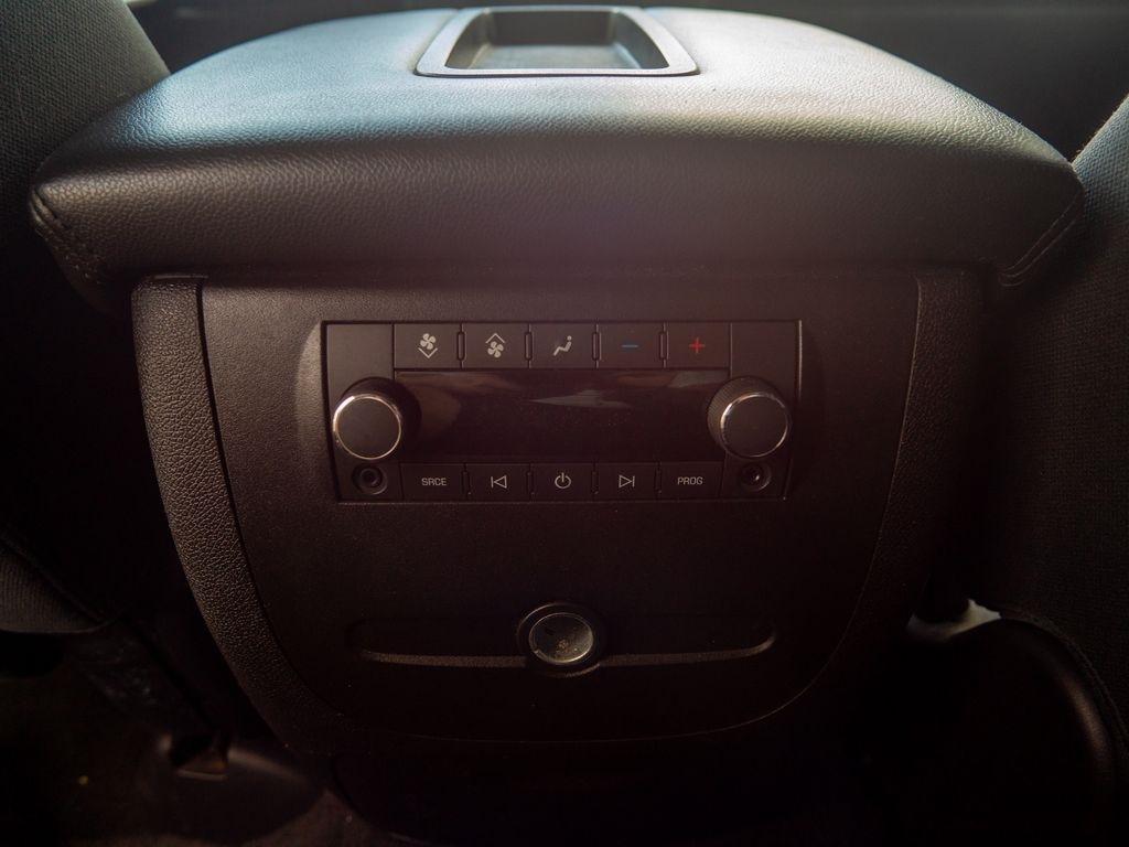 Chevrolet Suburban  2013