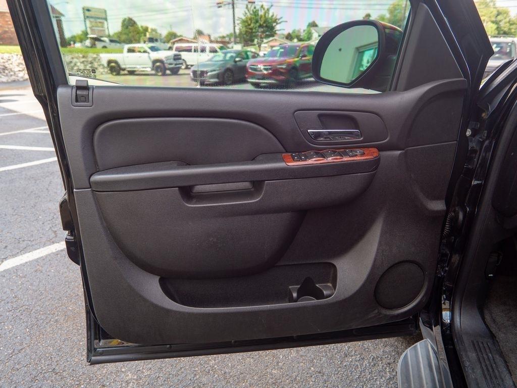 Chevrolet Suburban  2013