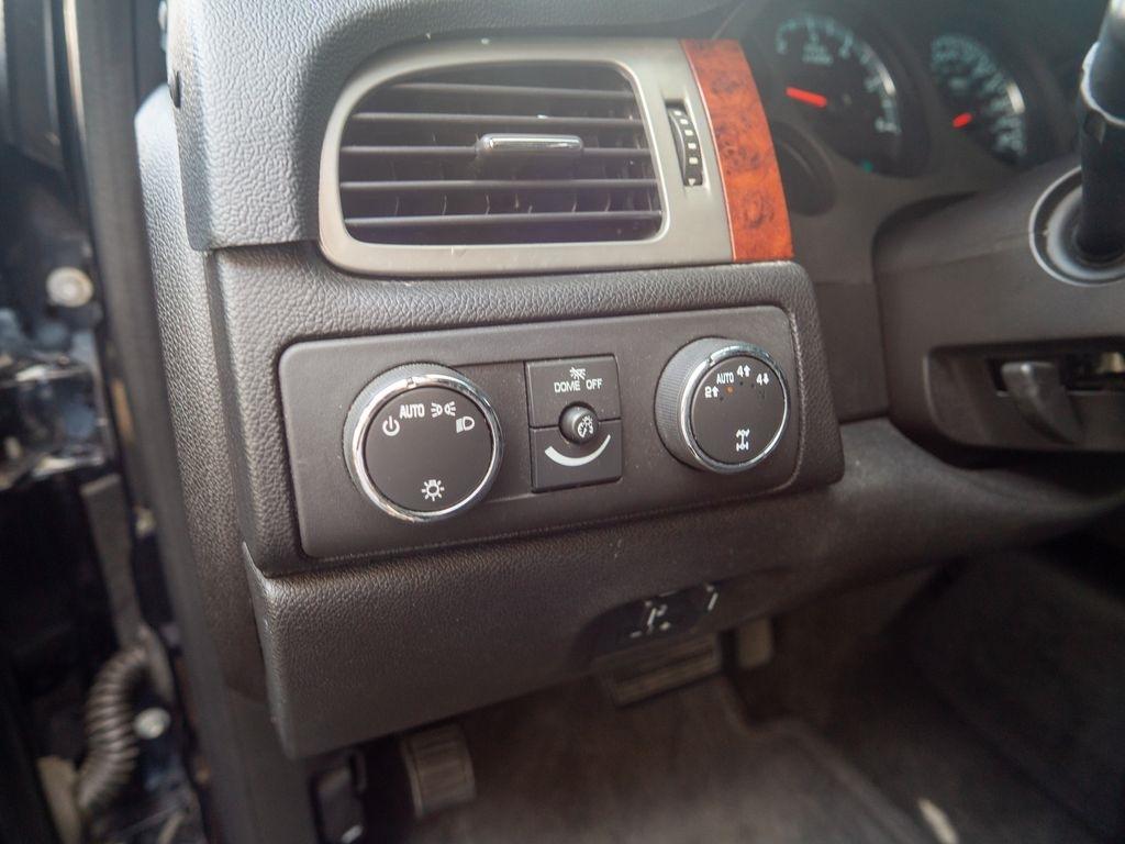 Chevrolet Suburban  2013