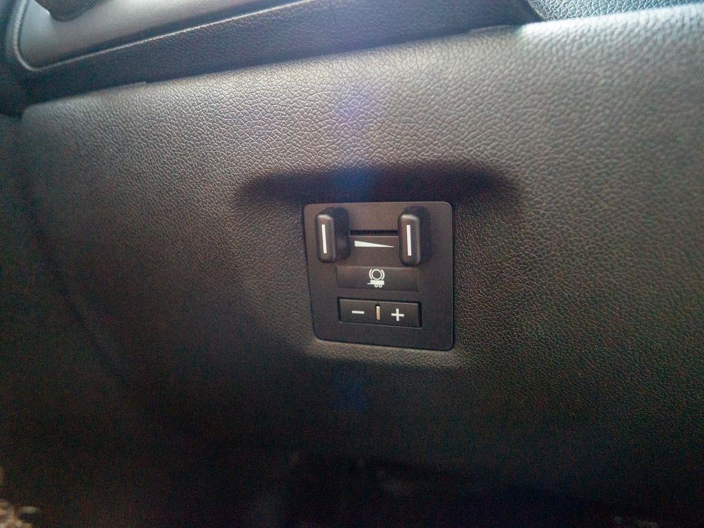Chevrolet Suburban  2013