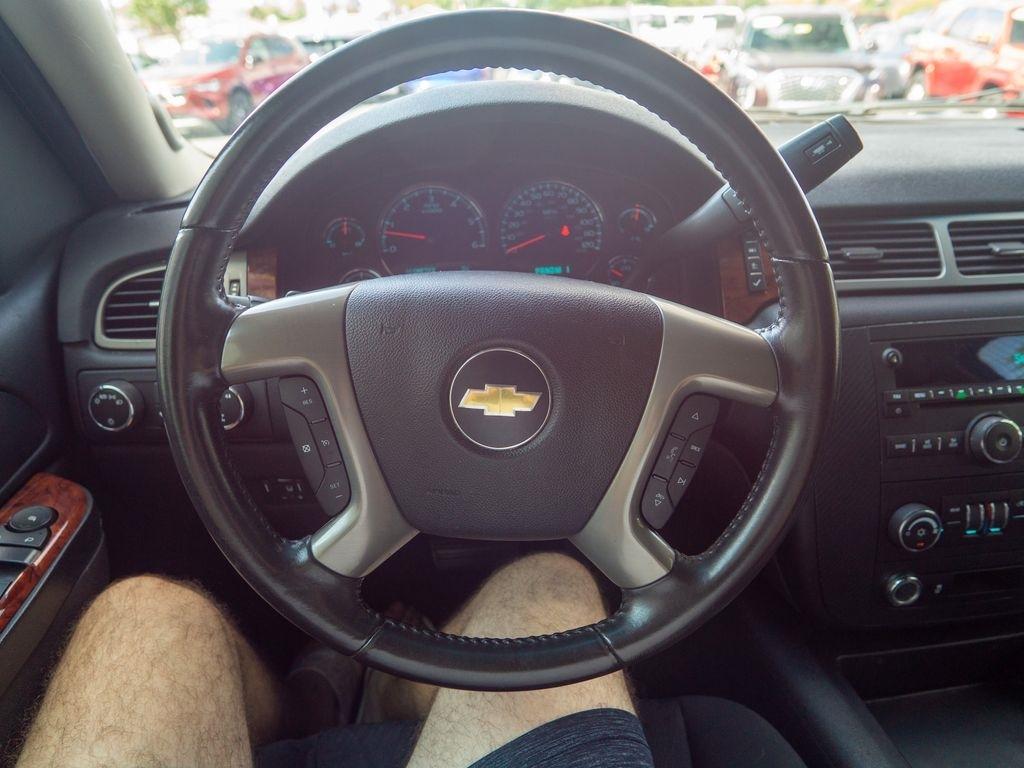 Chevrolet Suburban  2013