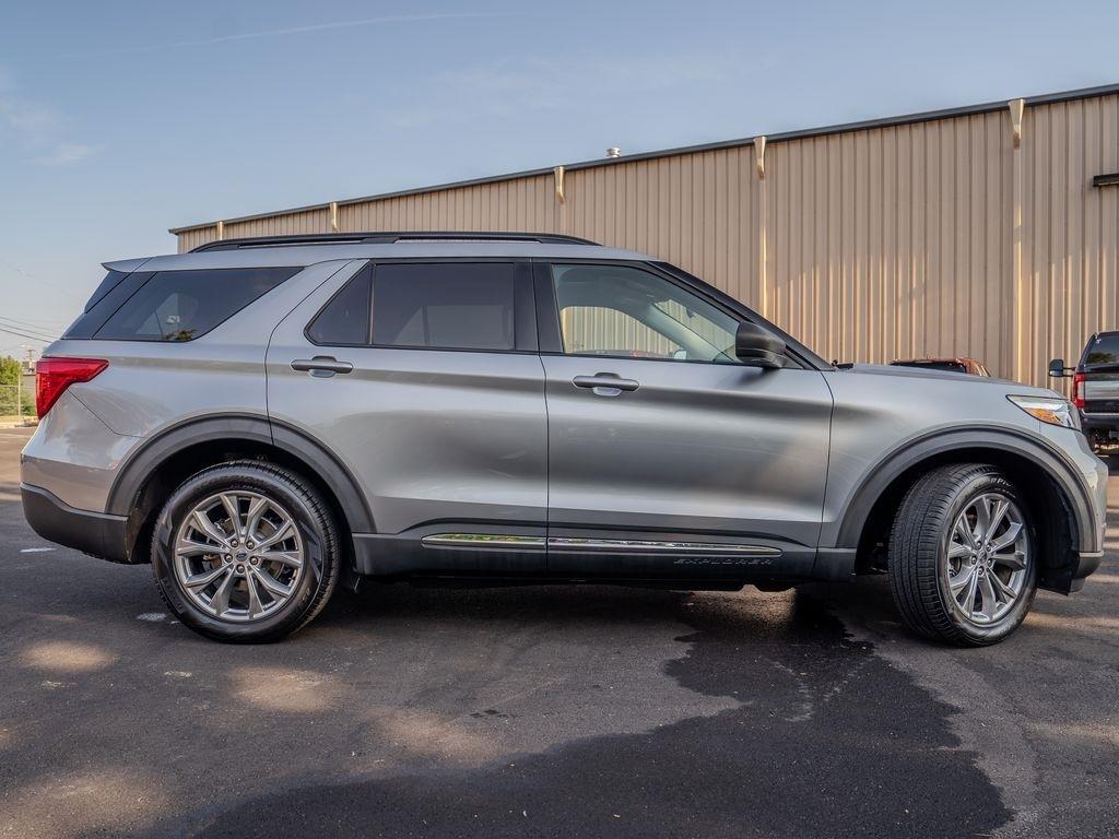 Ford Explorer photo 2