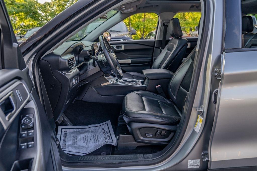 Ford Explorer photo 12