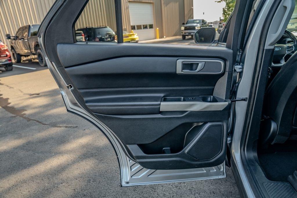 Ford Explorer photo 14