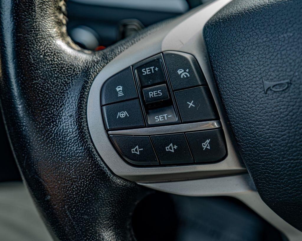 Ford Explorer photo 38