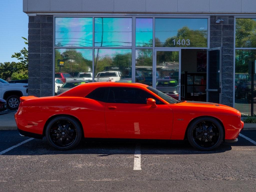 Dodge Challenger photo 2
