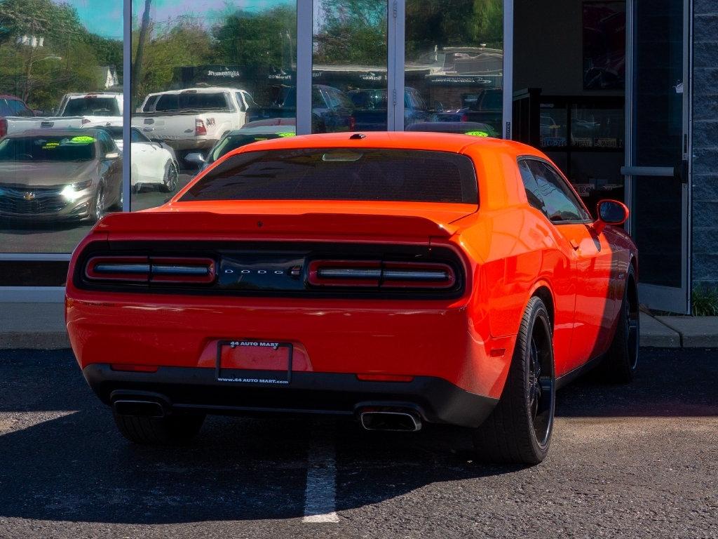 Dodge Challenger photo 3