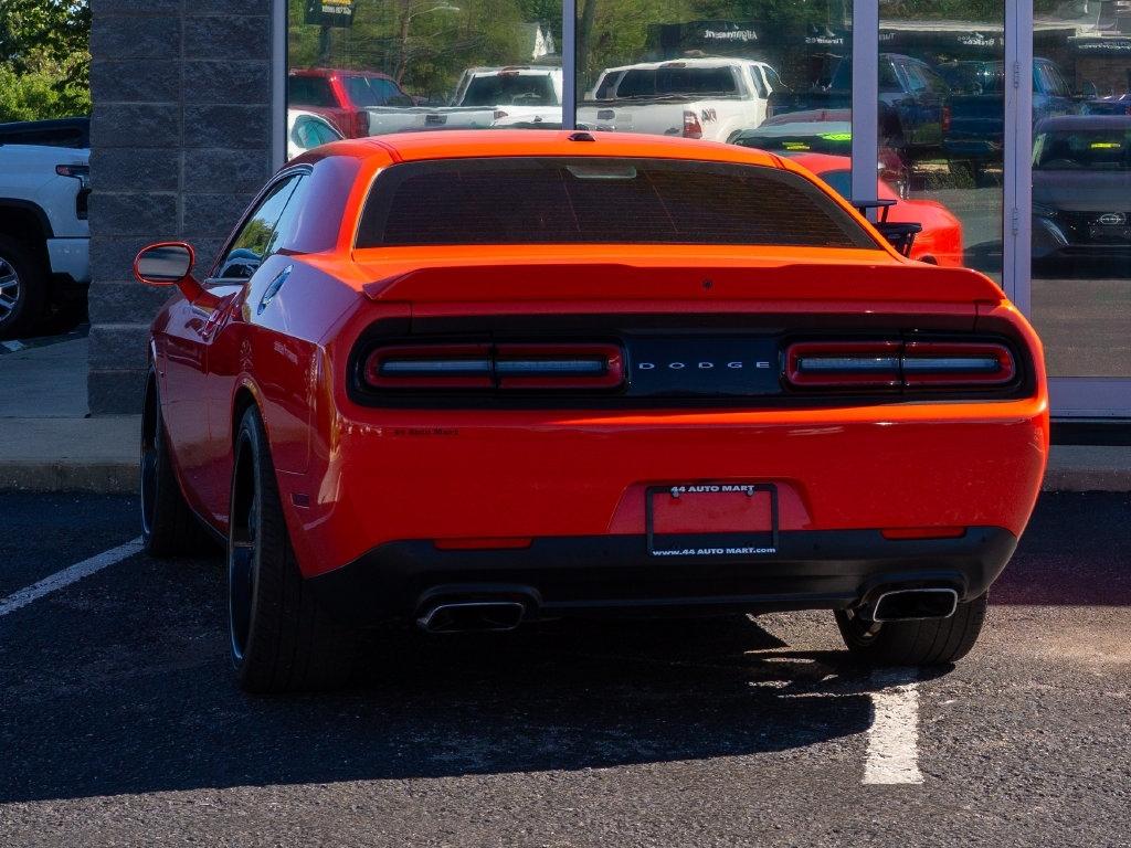 Dodge Challenger photo 4