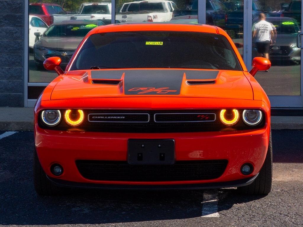 Dodge Challenger photo 7