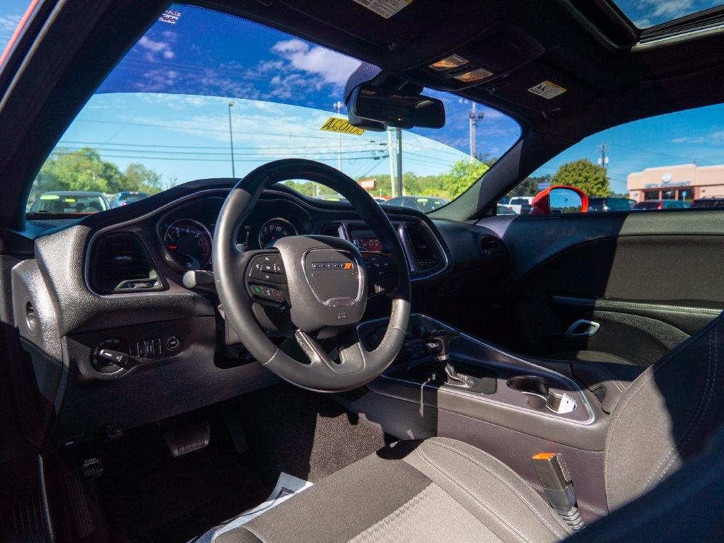 Dodge Challenger photo 11