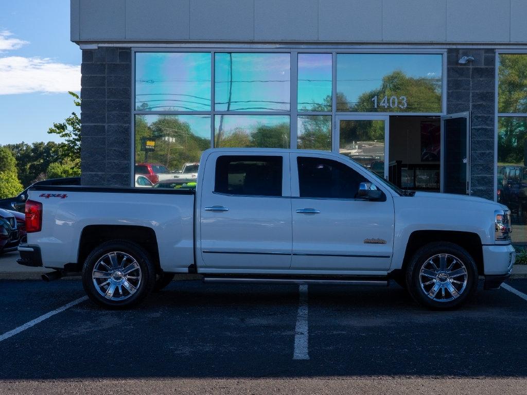 Chevrolet Silverado photo 2