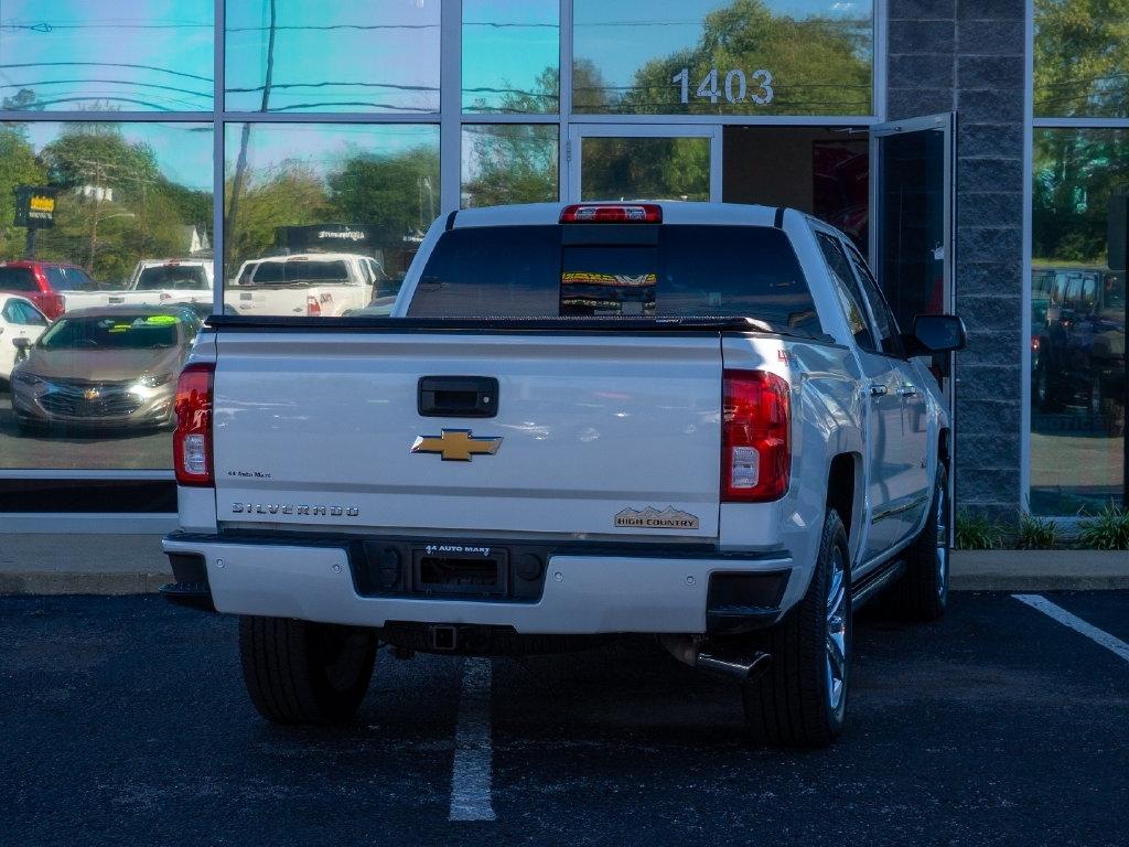 Chevrolet Silverado photo 3