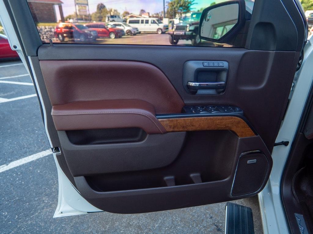 Chevrolet Silverado photo 16