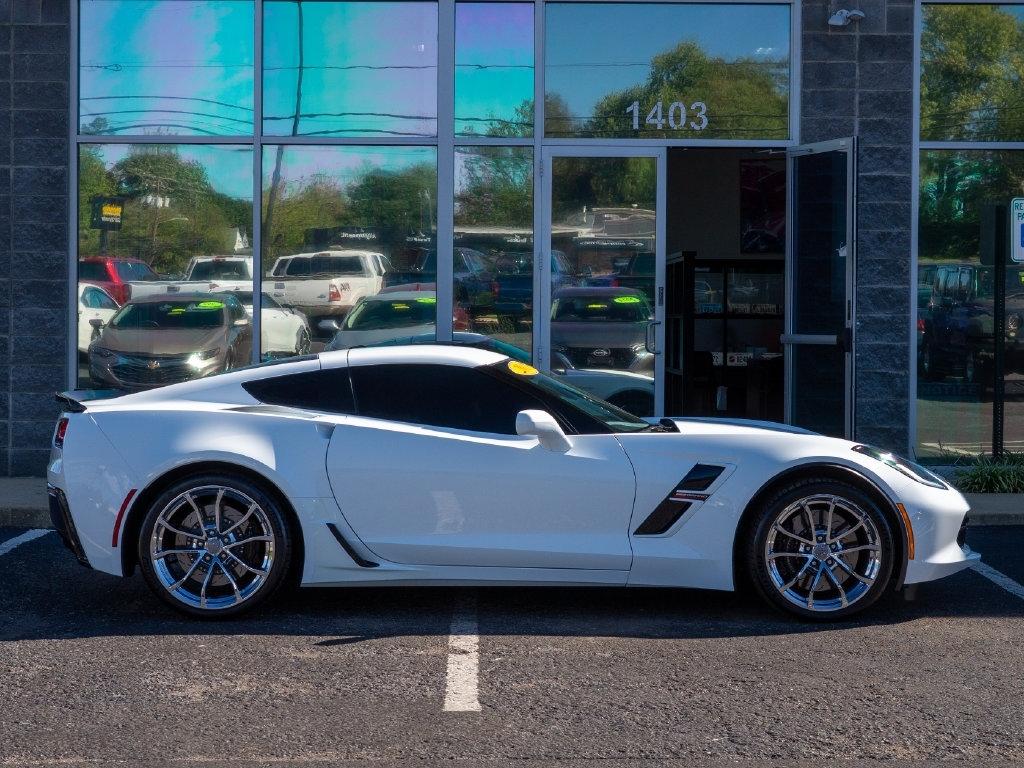 Chevrolet Corvette photo 2