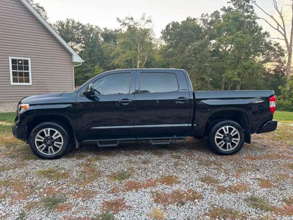 Toyota Tundra  2021