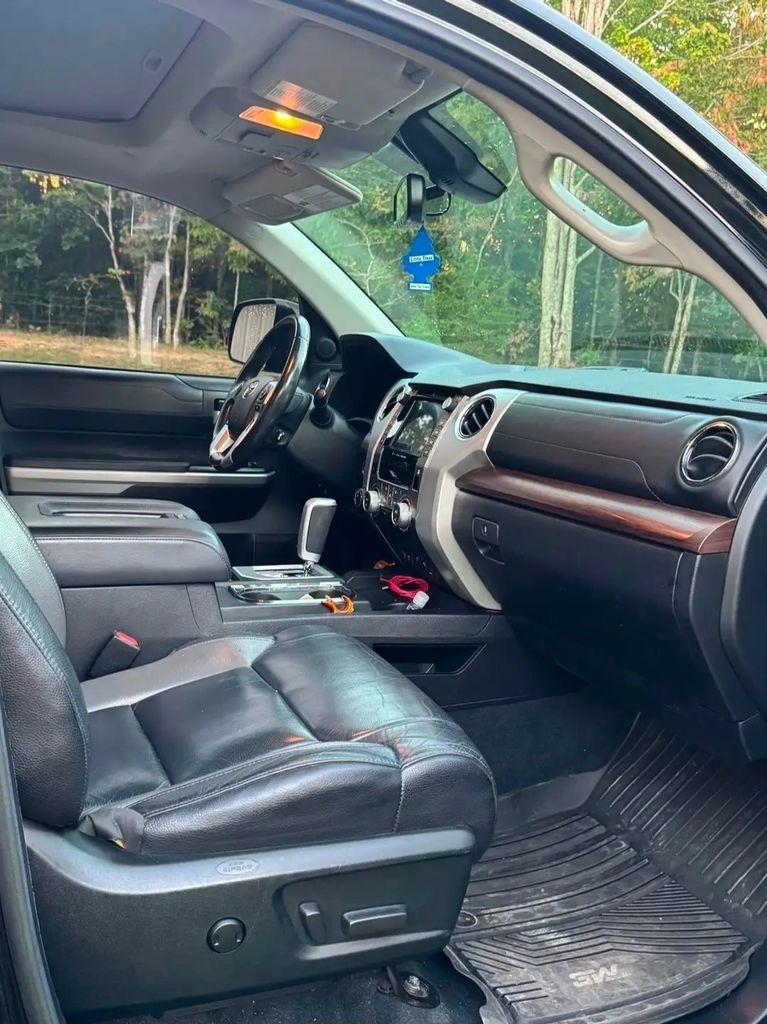 Toyota Tundra  2021