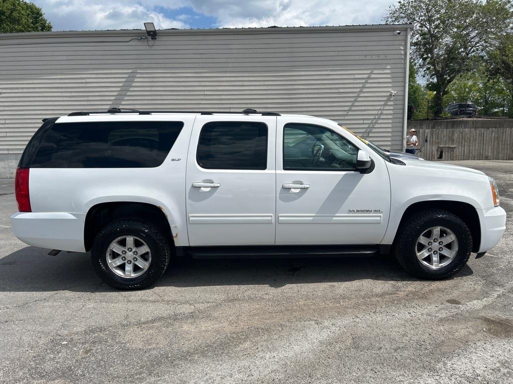 GMC Yukon XL SLT 1/2 Ton 4WD 2014