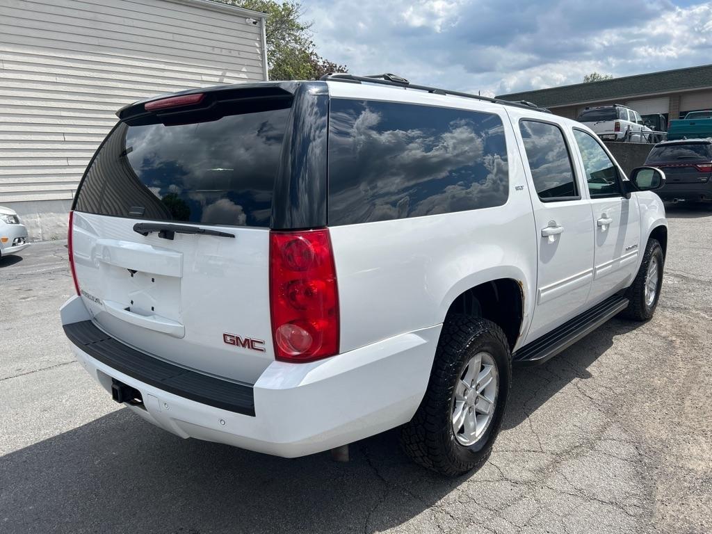 GMC Yukon XL SLT 1/2 Ton 4WD 2014