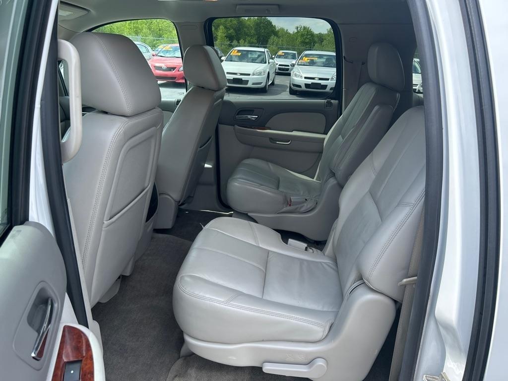 GMC Yukon XL SLT 1/2 Ton 4WD 2014