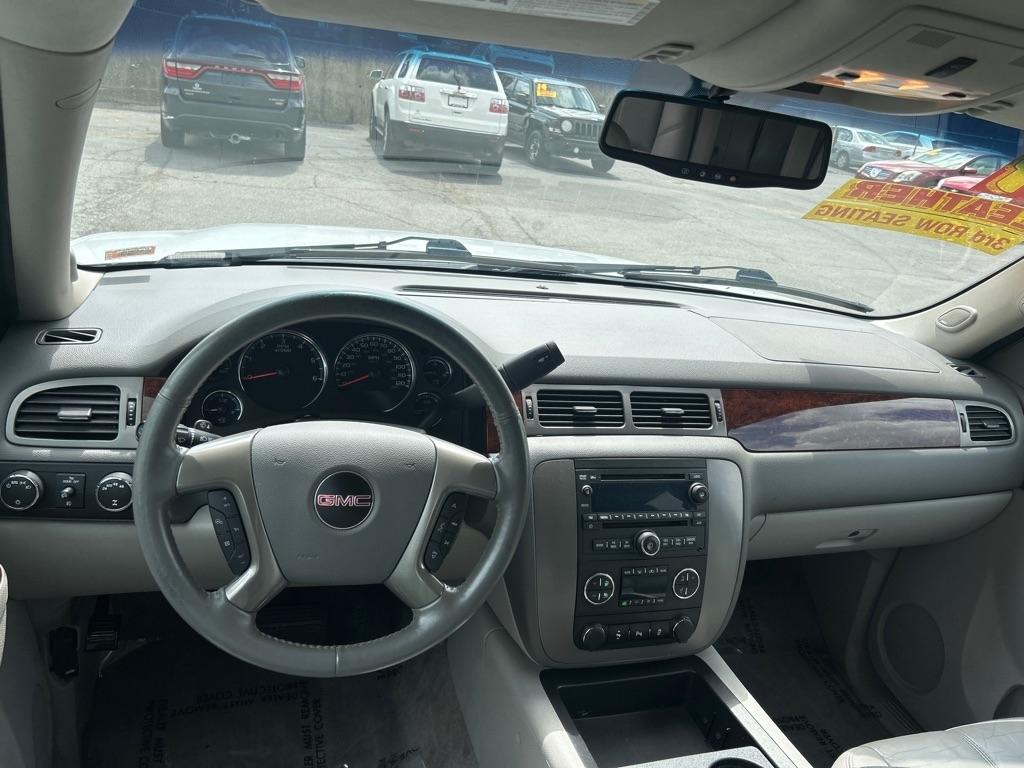 GMC Yukon XL SLT 1/2 Ton 4WD 2014