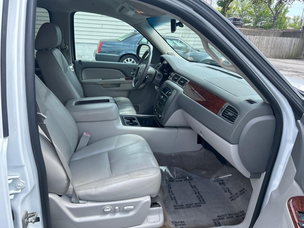 GMC Yukon XL SLT 1/2 Ton 4WD 2014