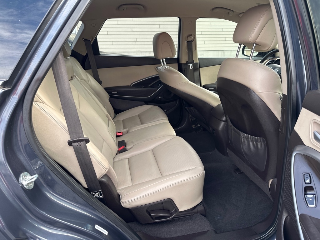 Hyundai Santa Fe GLS FWD 2013 Hyundai Santa Fe GLS FWD 2013