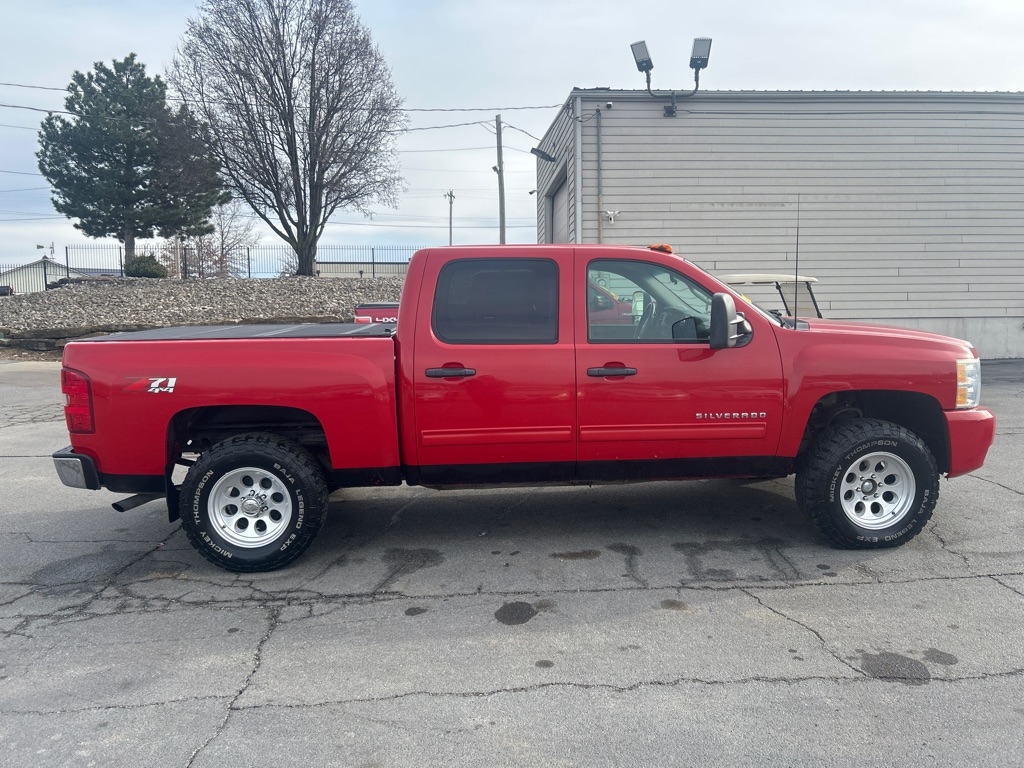 Chevrolet Silverado 1500 LT Crew Cab 4WD 2011