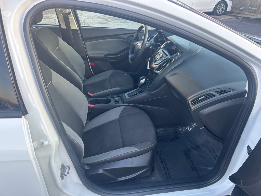 Ford Focus S Sedan 2014