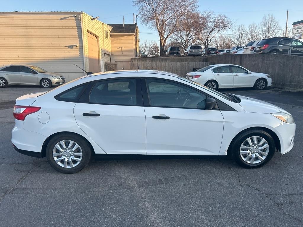 Ford Focus S Sedan 2014