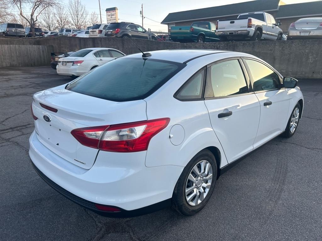 Ford Focus S Sedan 2014