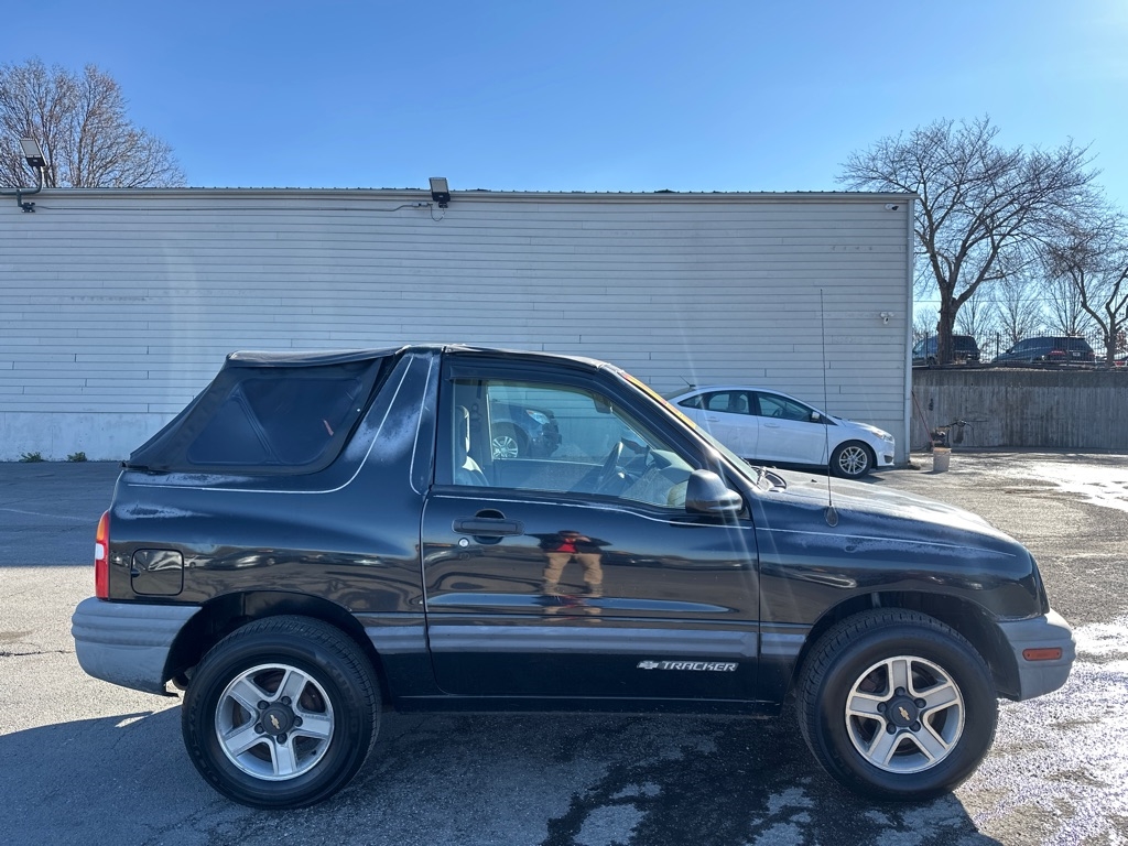 Chevrolet Tracker 2-Door Convertible 2WD 2002