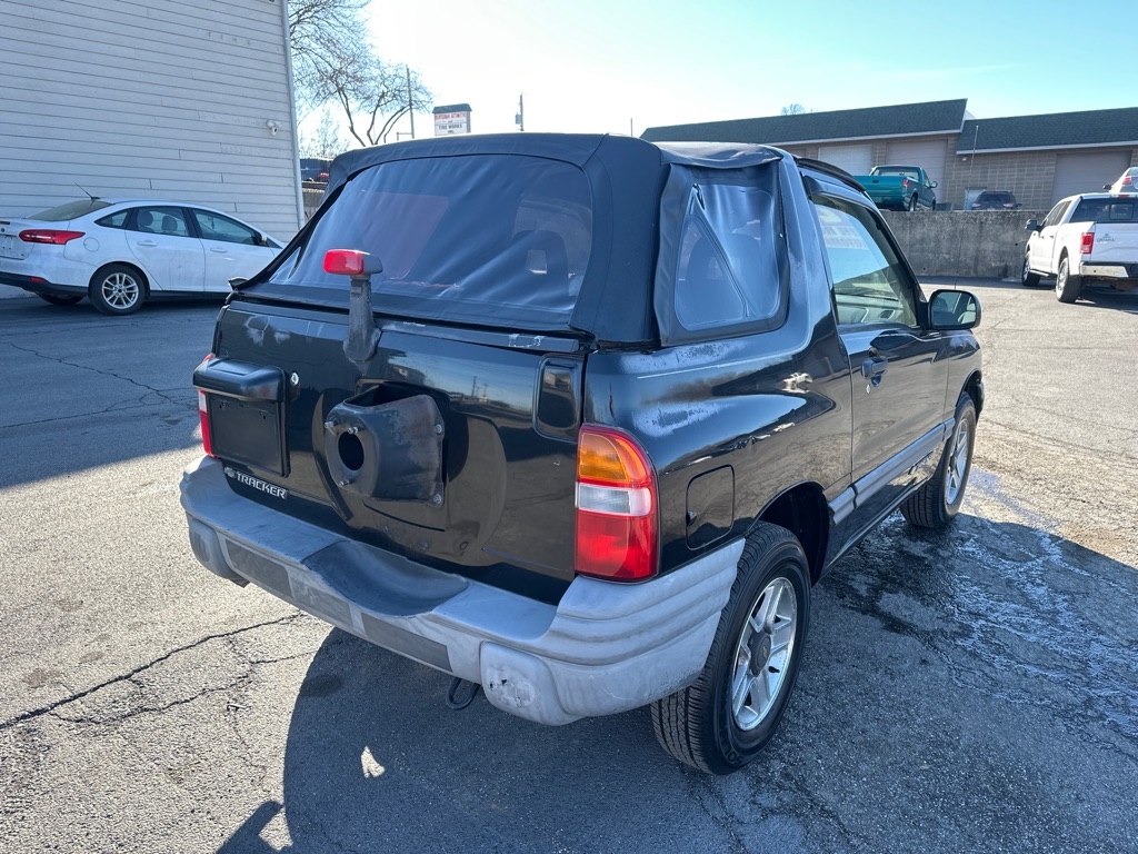 Chevrolet Tracker 2-Door Convertible 2WD 2002